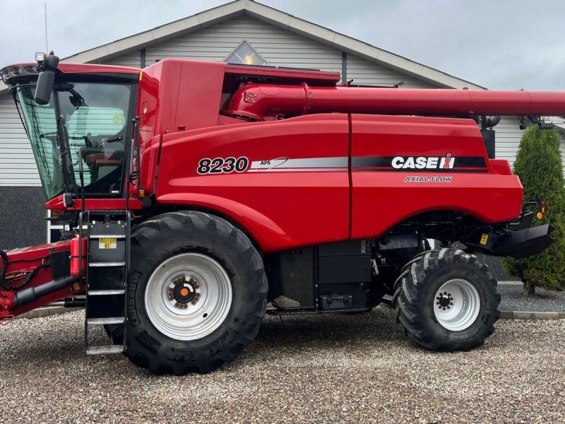 Case IH Axial Flow 8230 Med 2 sideknive