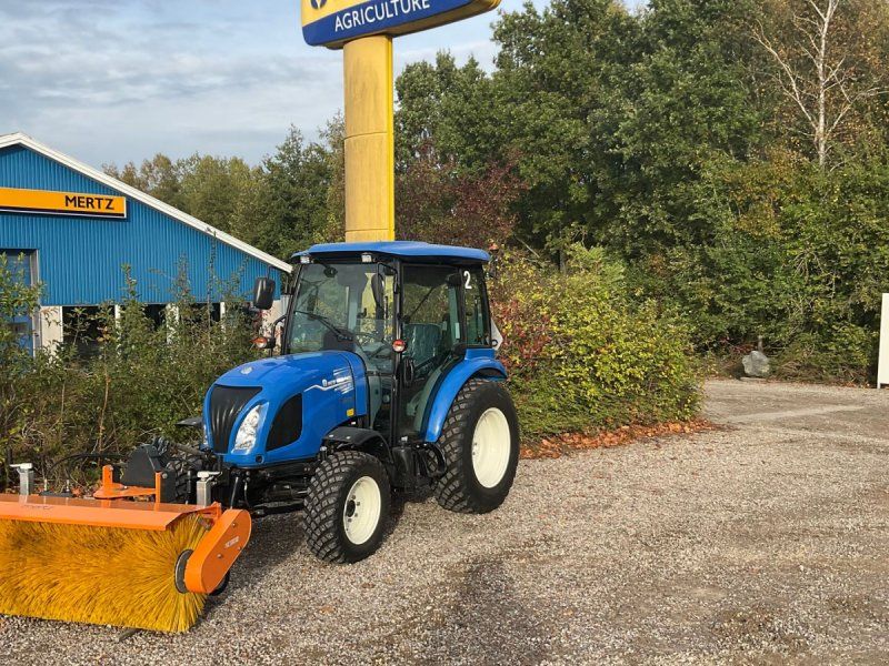 New Holland Boomer 55