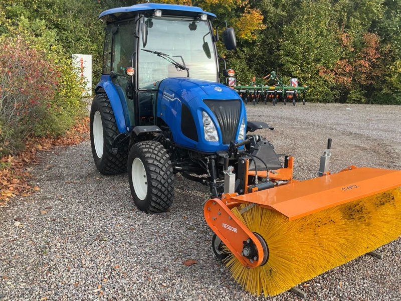 New Holland Boomer 55