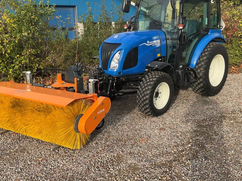 New Holland Boomer 55