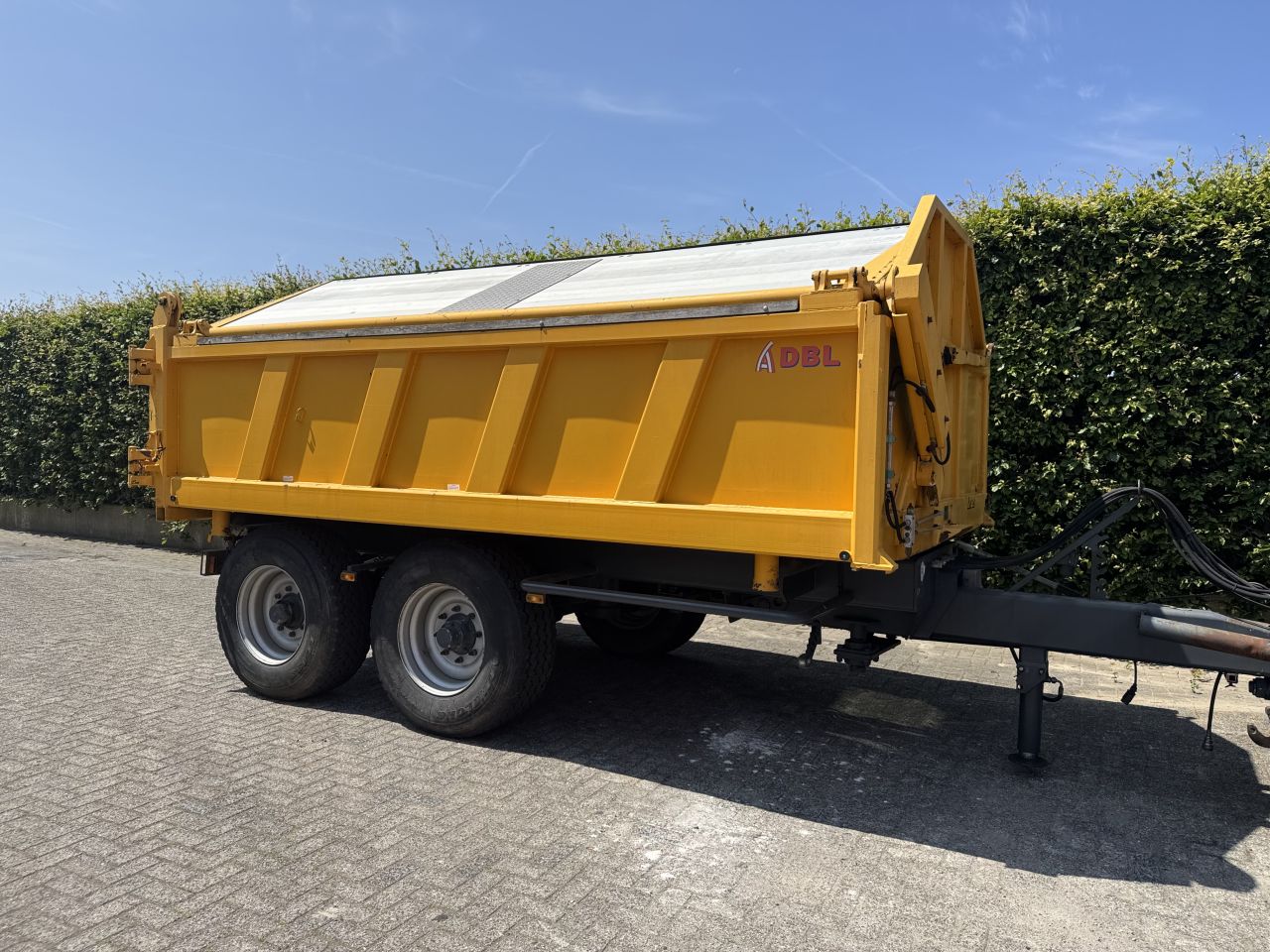 DBL 16 tons 3 zijdige kipper , gestuurd!!