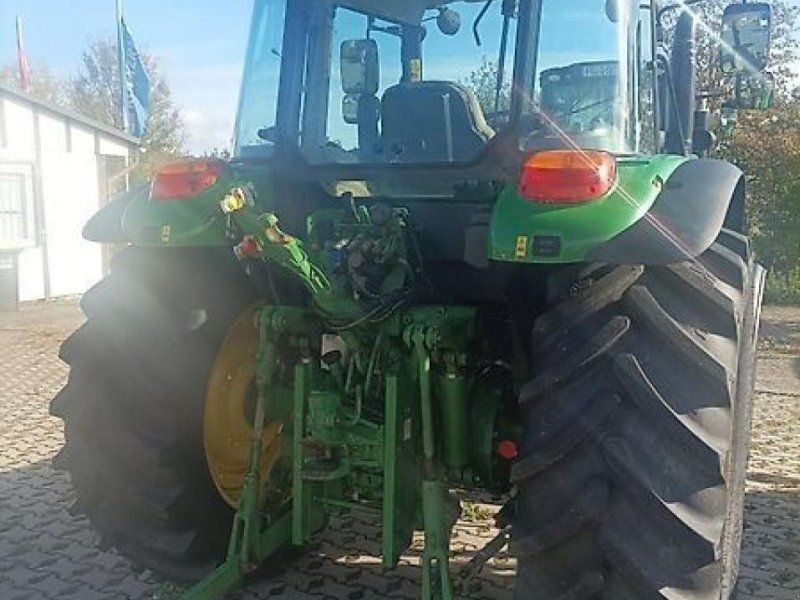 John Deere 5115m