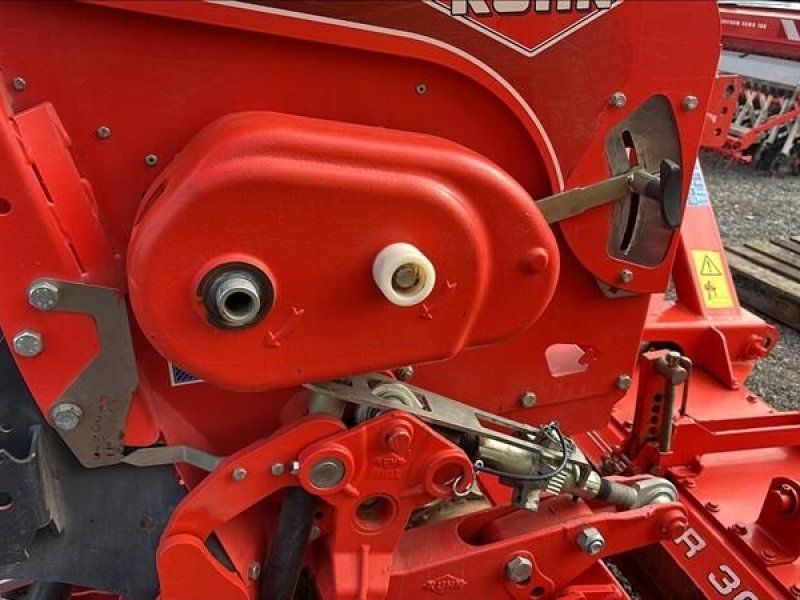 Kuhn Sitera 3000 + HR 303D