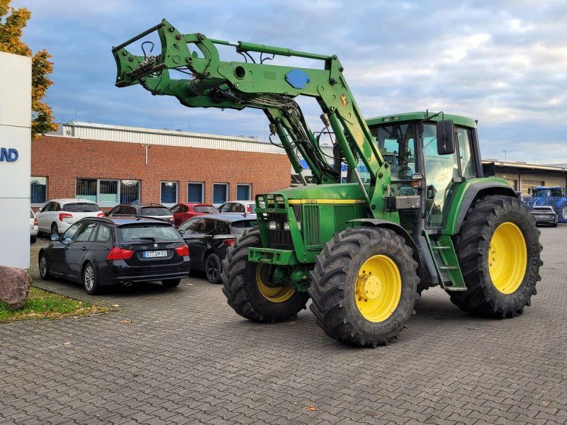 John Deere 6910