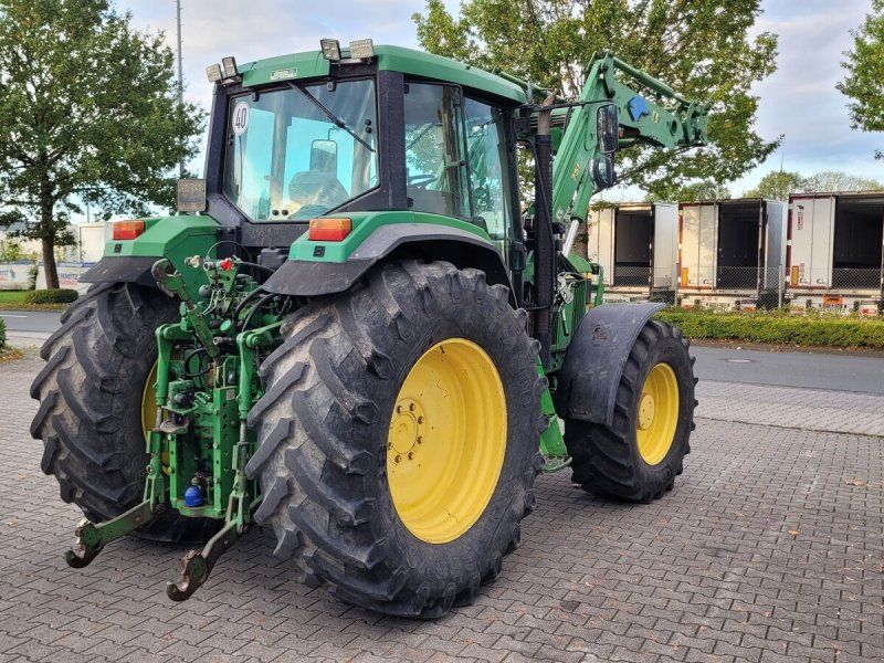 John Deere 6910