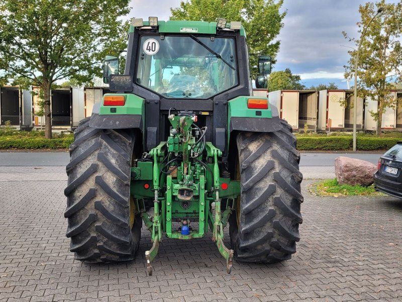John Deere 6910