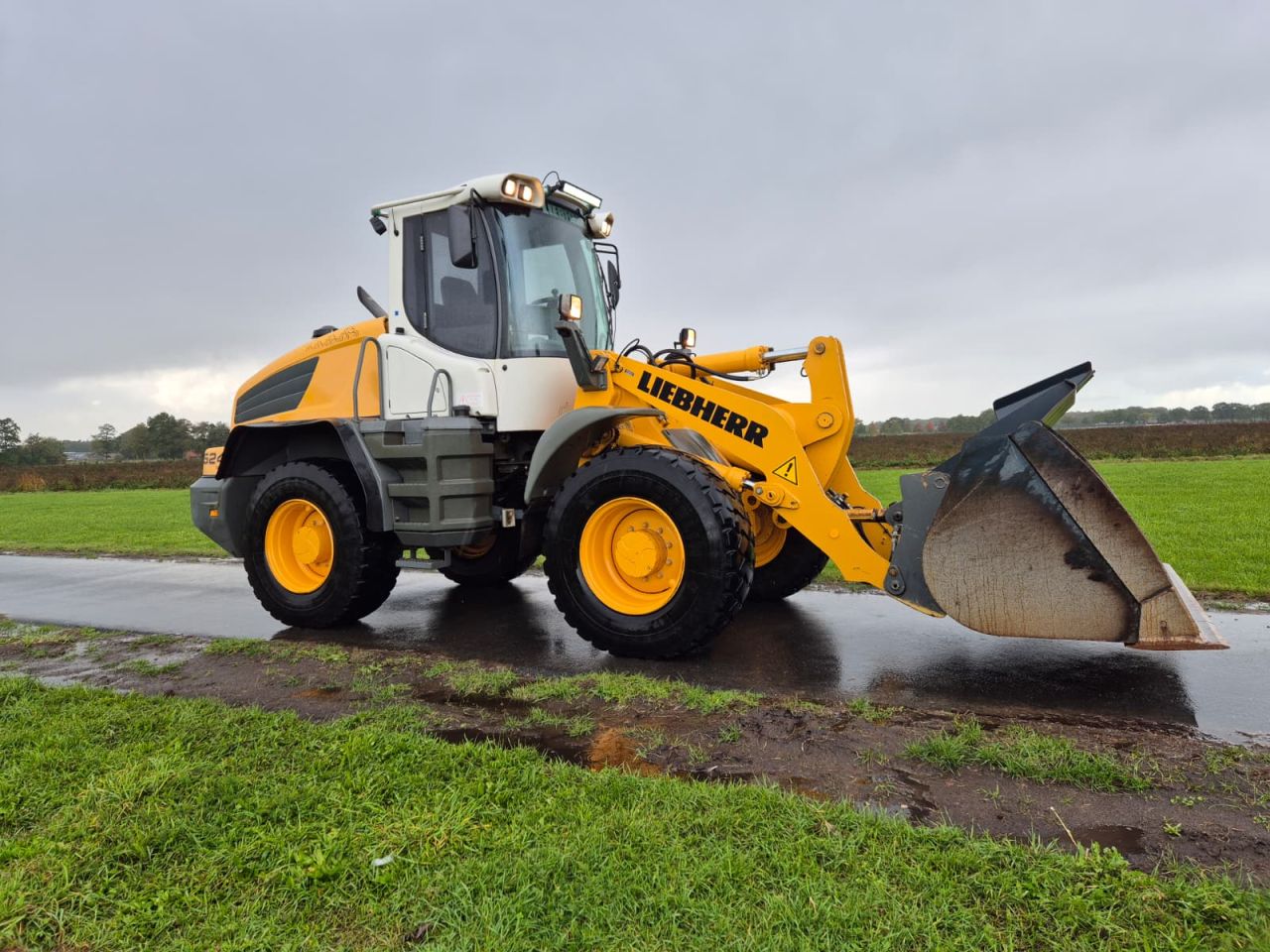 Liebherr L 524 Shovel / wiellader
