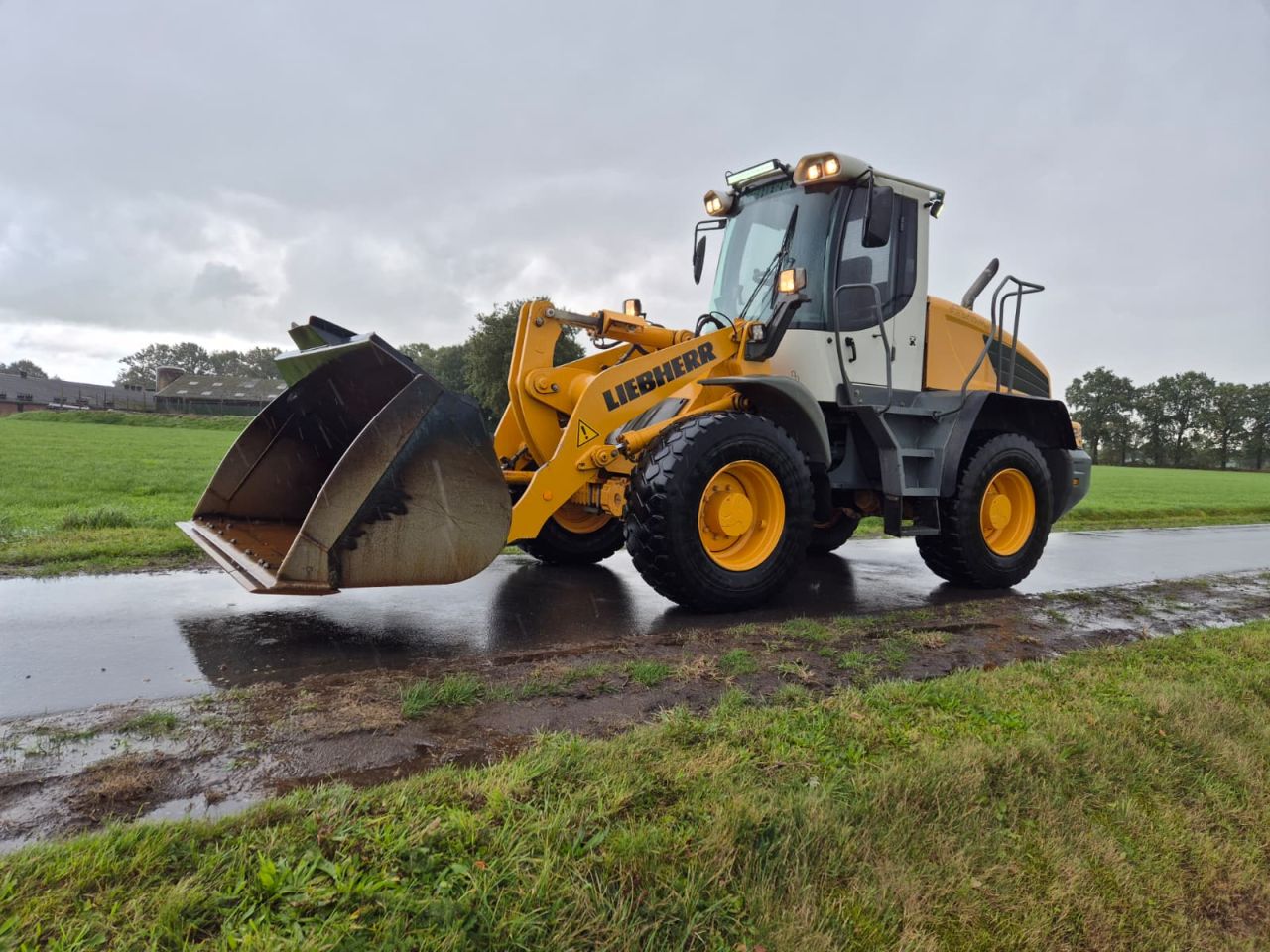 Liebherr L 524 Shovel / wiellader