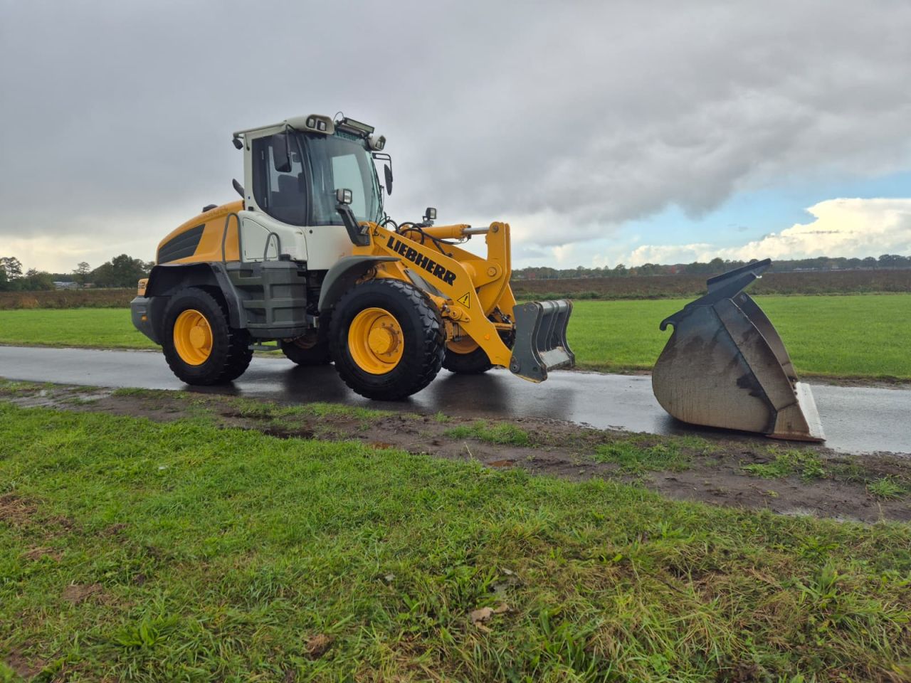 Liebherr L 524 Shovel / wiellader