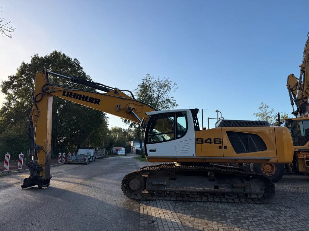 Liebherr R946