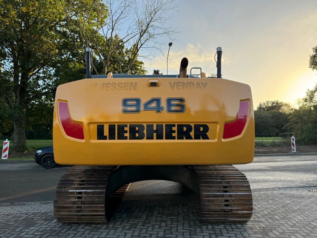 Liebherr R946