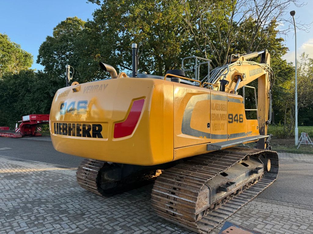 Liebherr R946