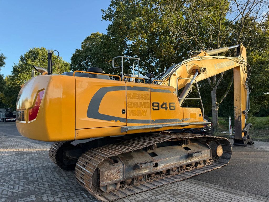 Liebherr R946