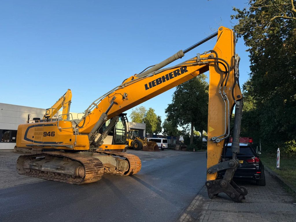Liebherr R946