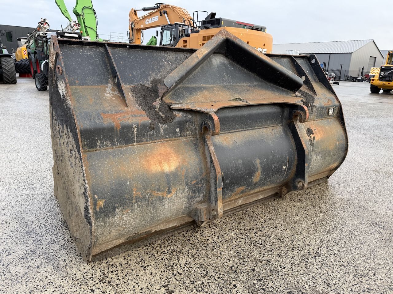 Dichte bak Volvo L120H 280cm 4000ltr