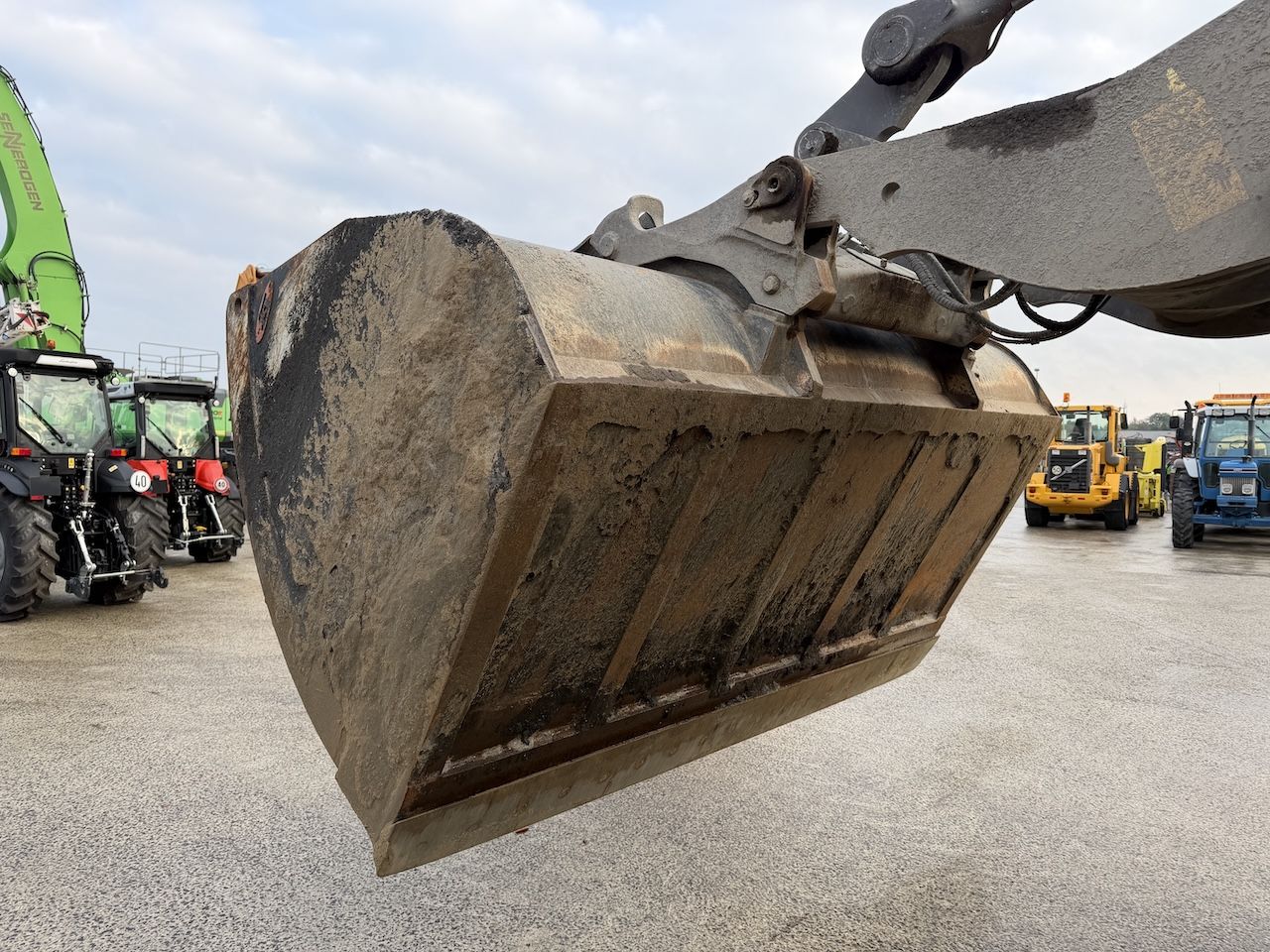 Dichte bak Volvo L120H 280cm 4000ltr
