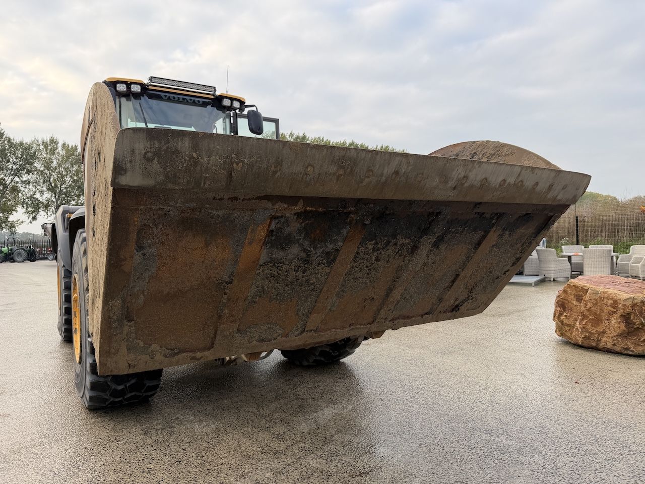 Dichte bak Volvo L120H 280cm 4000ltr