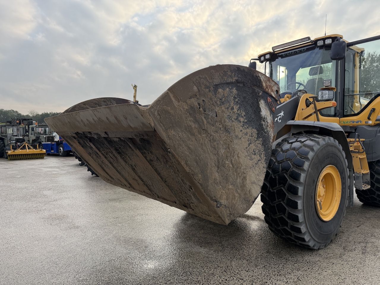 Dichte bak Volvo L120H 280cm 4000ltr