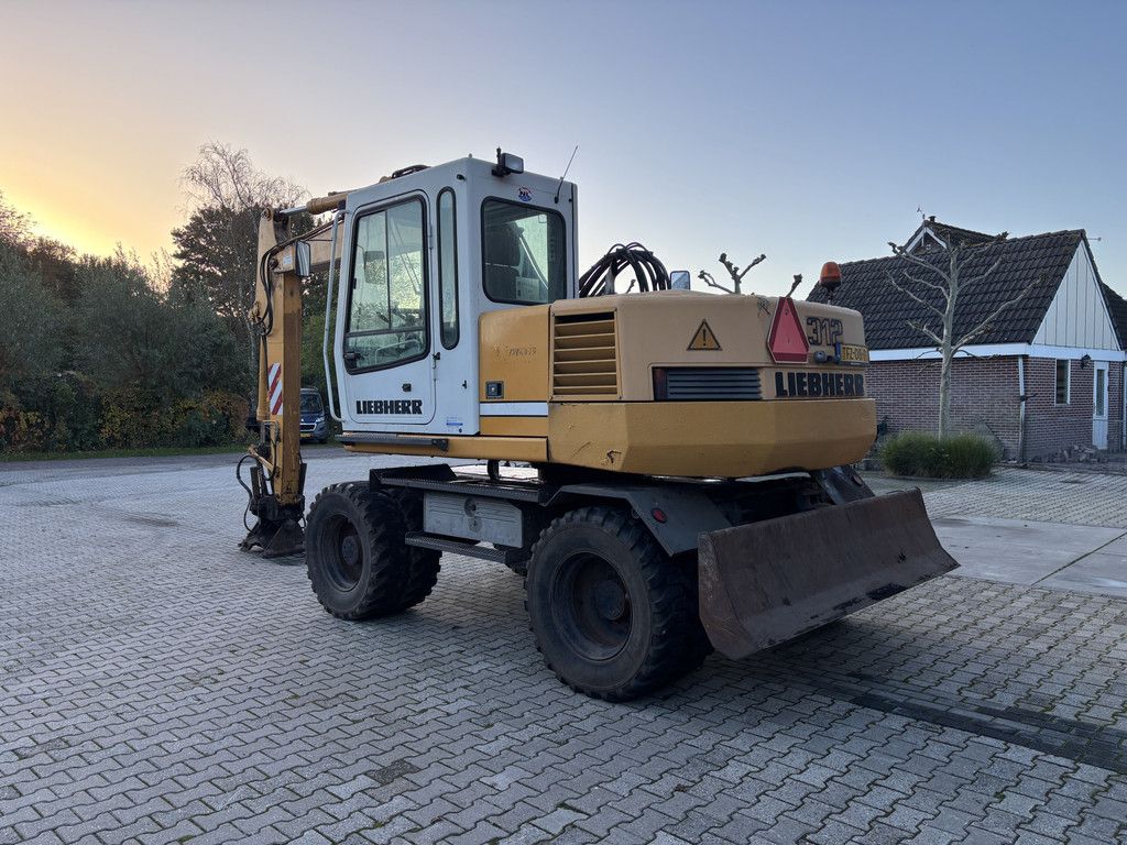 Liebherr A312 Hydr-Snelwissel, Kantelstuk.
