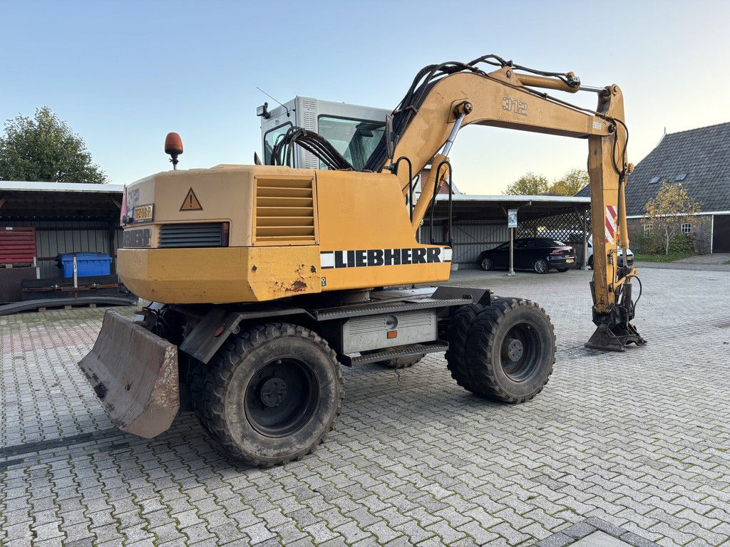 Liebherr A312 Hydr-Snelwissel, Kantelstuk.