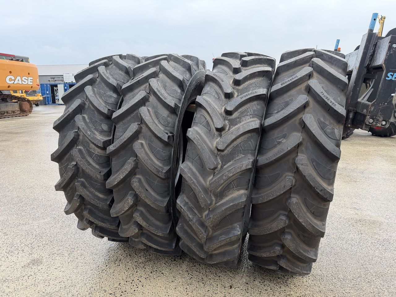 Agri banden 520-85-R42 Set banden nieuw