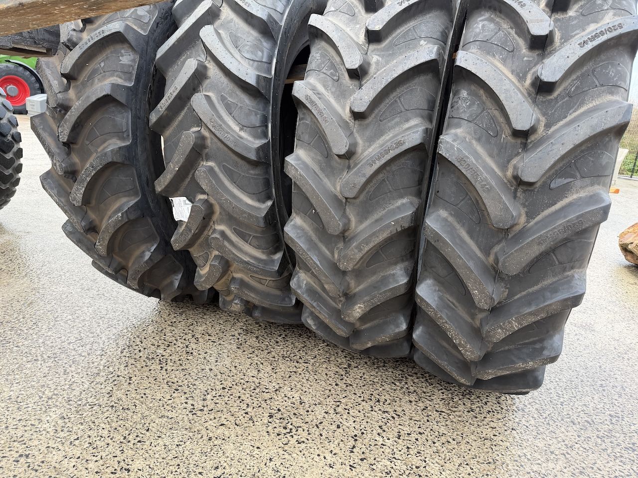 Agri banden 520-85-R42 Set banden nieuw
