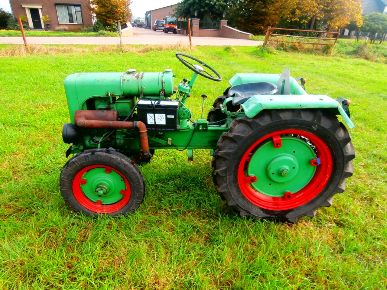 Holder B 10 A smalspoortractor goedlopend nw banden accu nette s