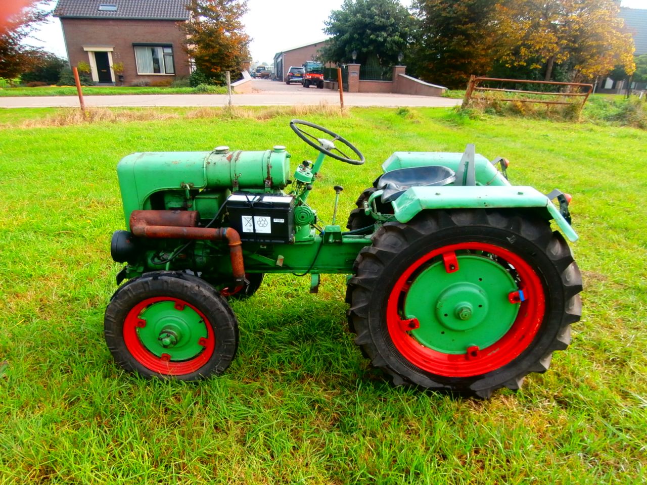 Holder B 10 A smalspoortractor goedlopend nw banden accu nette s