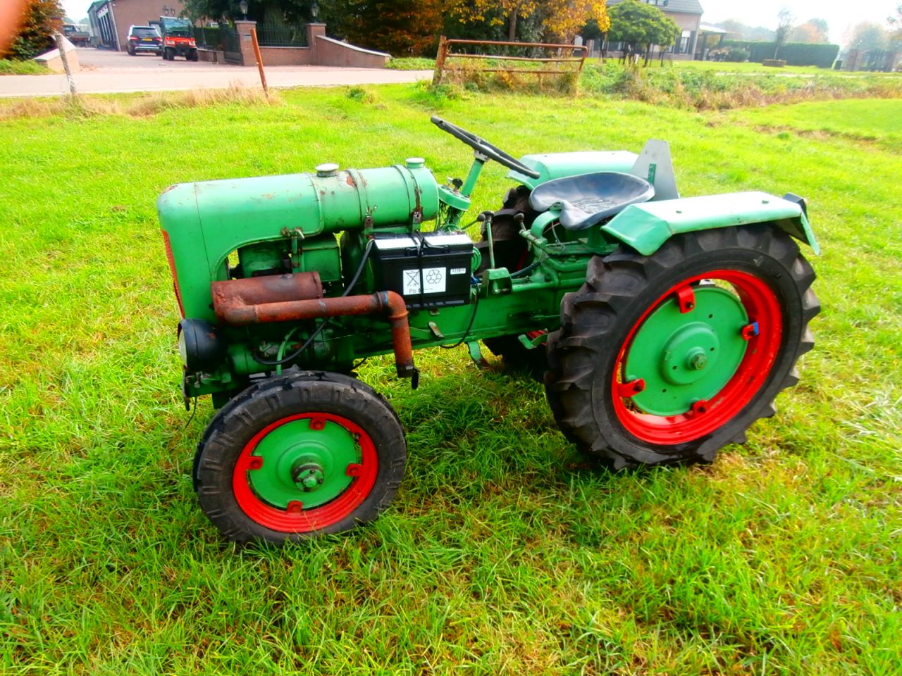 Holder B 10 A smalspoortractor goedlopend nw banden accu nette s