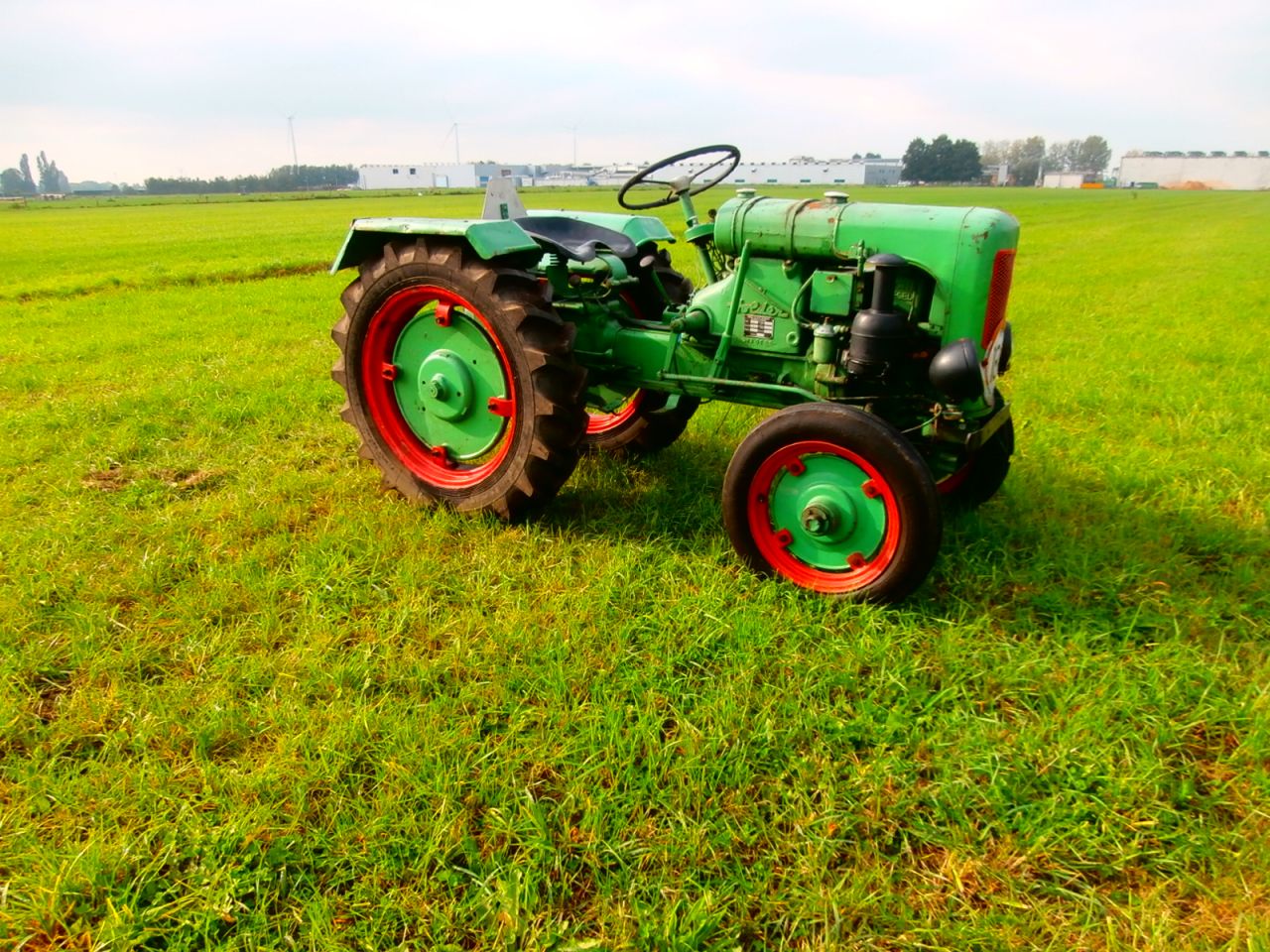Holder B 10 A smalspoortractor goedlopend nw banden accu nette s