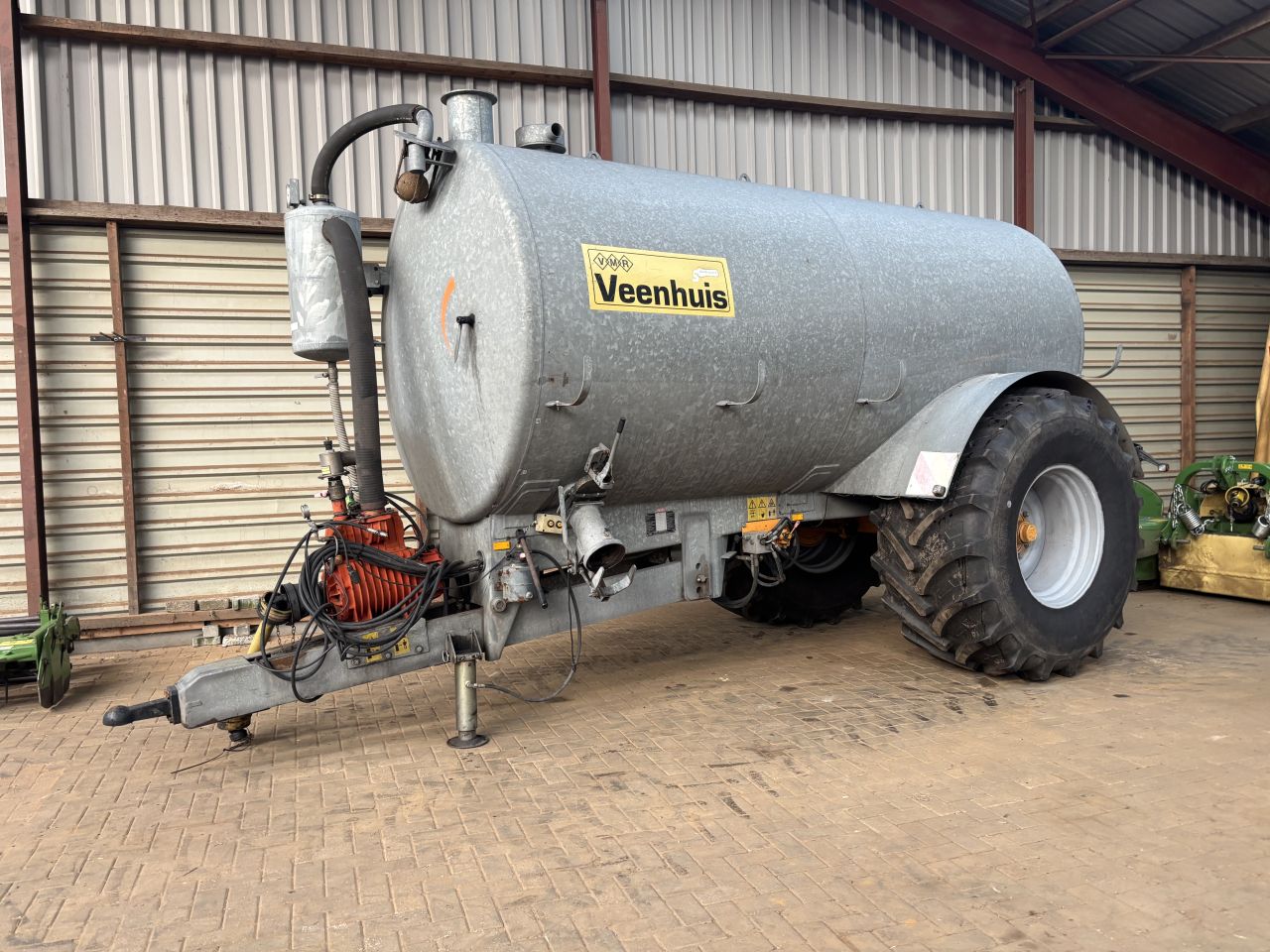 Veenhuis 12.5 m3 mesttank met hef