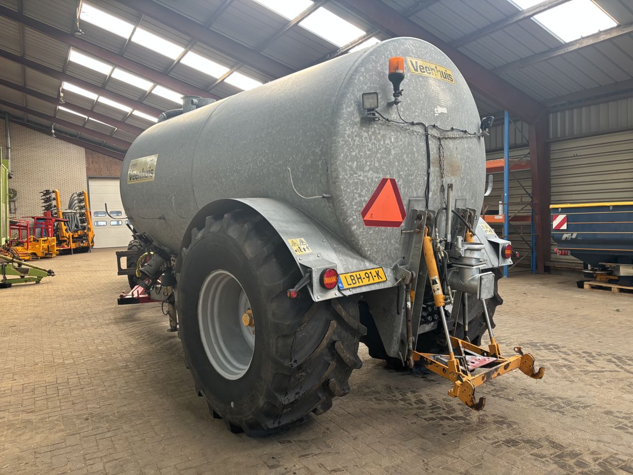 Veenhuis 12.5 m3 mesttank met hef