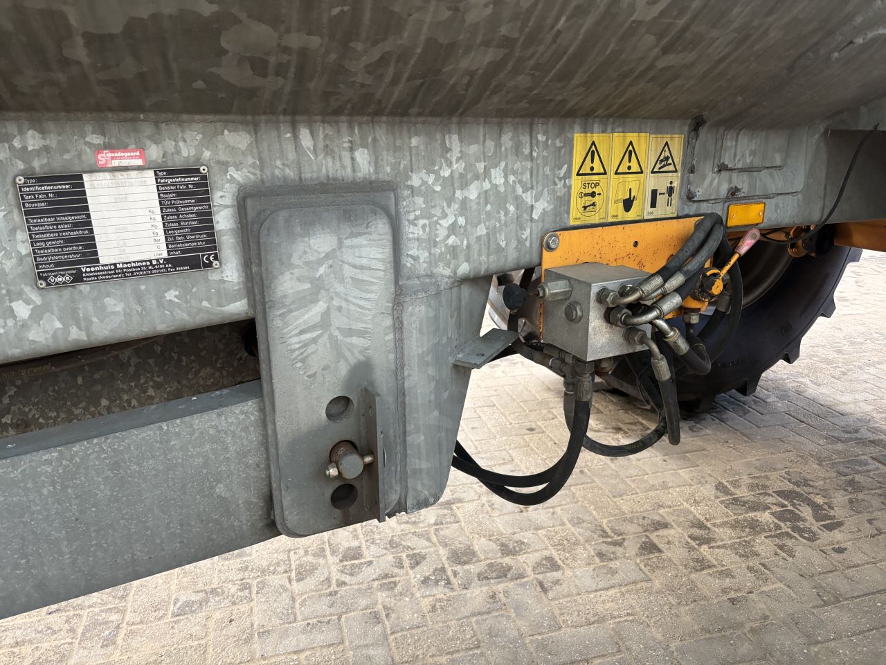 Veenhuis 12.5 m3 mesttank met hef