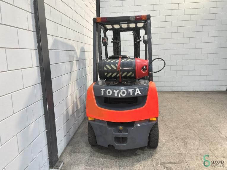 Forklifts LPG Toyota 02-8 FGF 25 2008 Triplex