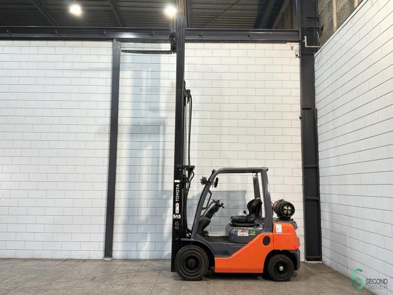 Forklifts LPG Toyota 02-8 FGF 25 2008 Triplex