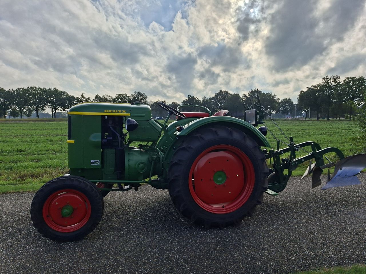 Deutz F1L514 met zeldzame ploeg | Fabriekstaat | NL Kenteken