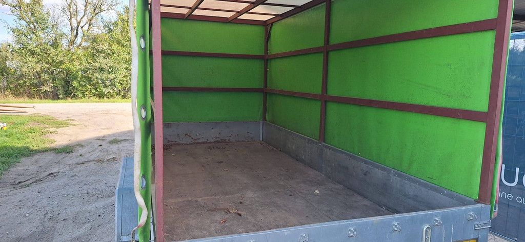 Geschlossener Anhänger Lora 2500 kg