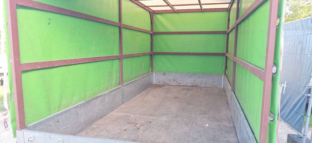 Geschlossener Anhänger Lora 2500 kg