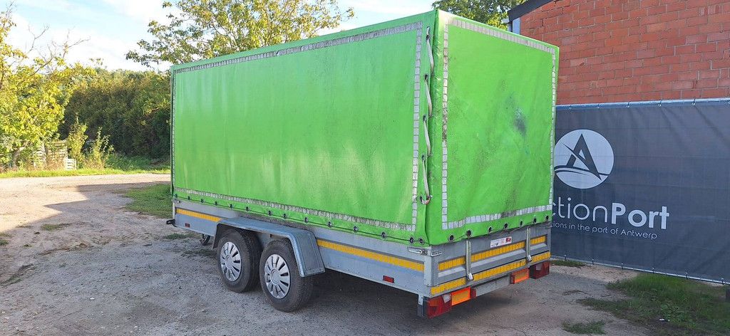 Geschlossener Anhänger Lora 2500 kg
