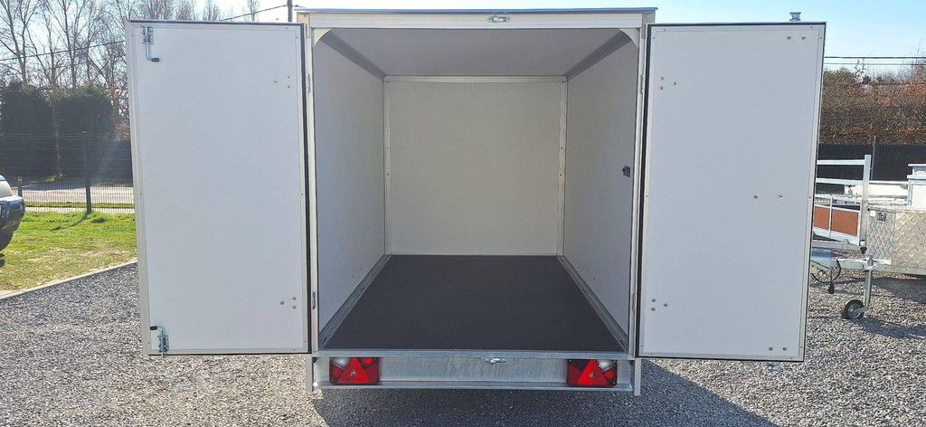 Geschlossener Anhänger Kerenzo 750 kg Neu