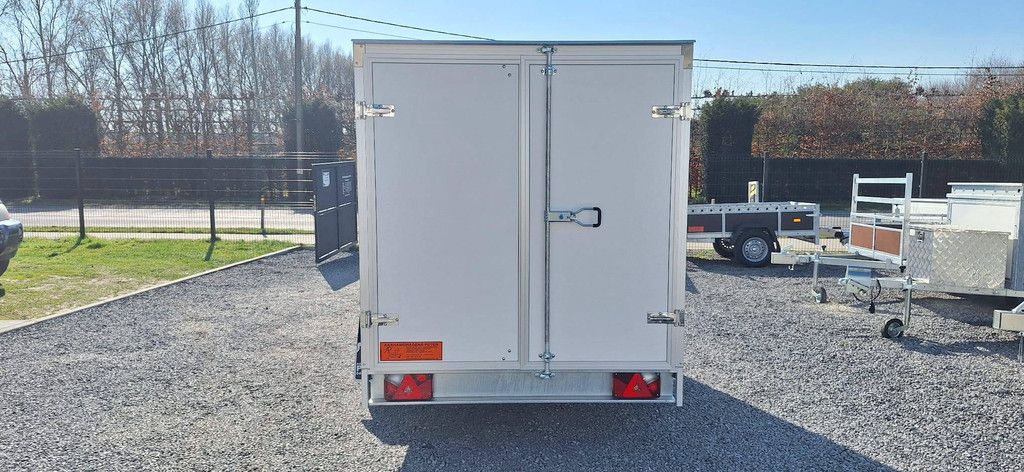 Geschlossener Anhänger Kerenzo 750 kg Neu