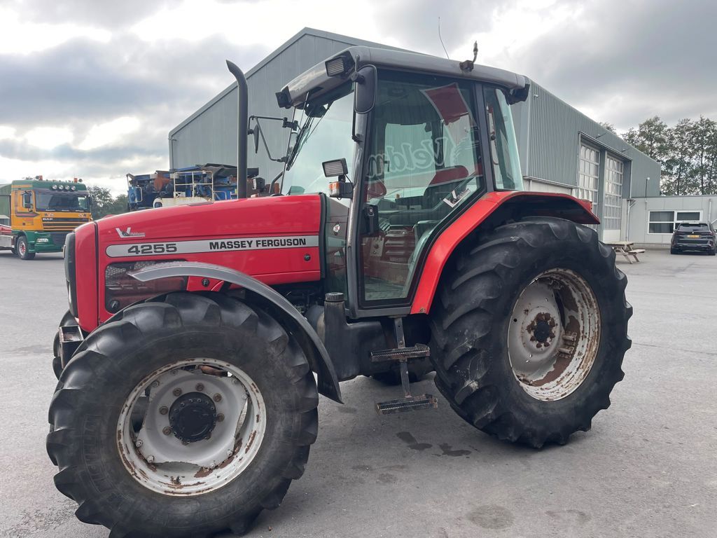 Massey Ferguson 4255
