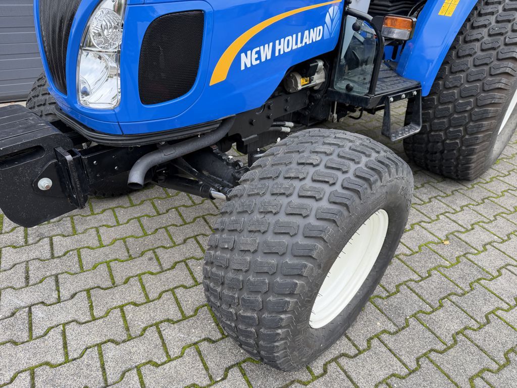 New Holland Boomer 50