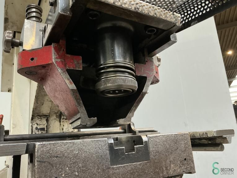 Pons-knipmachines Mubea KBLH1000