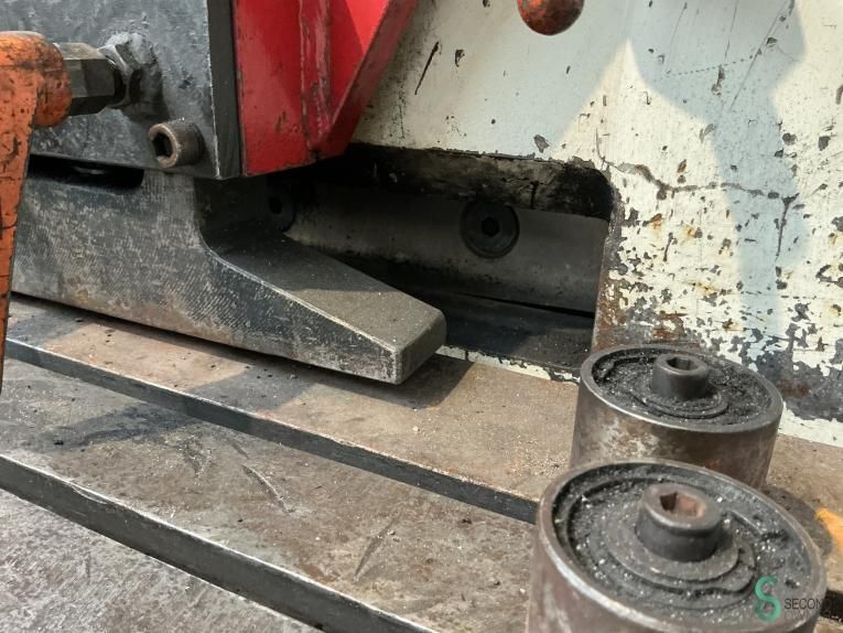 Pons-knipmachines Mubea KBLH1000