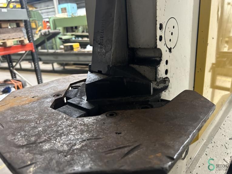 Pons-knipmachines Mubea KBLH1000