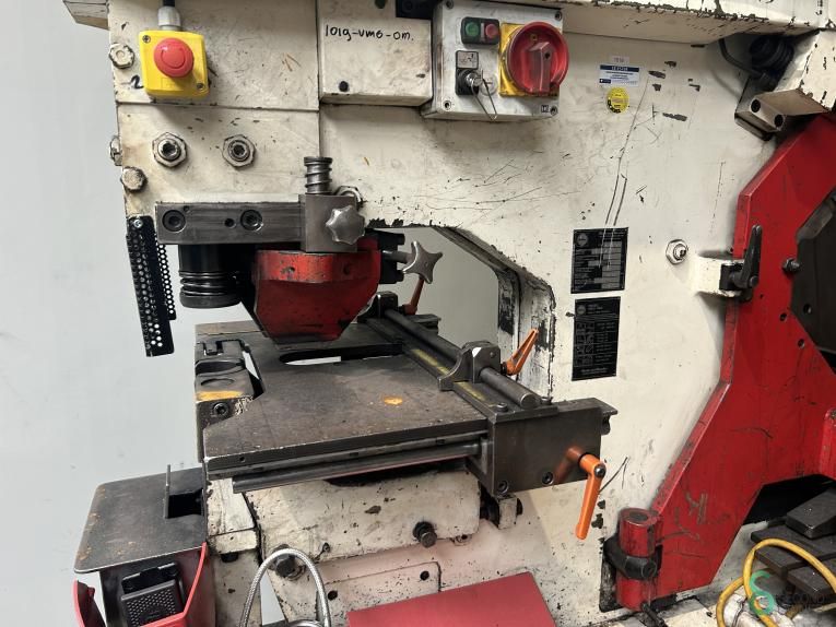 Pons-knipmachines Mubea KBLH1000