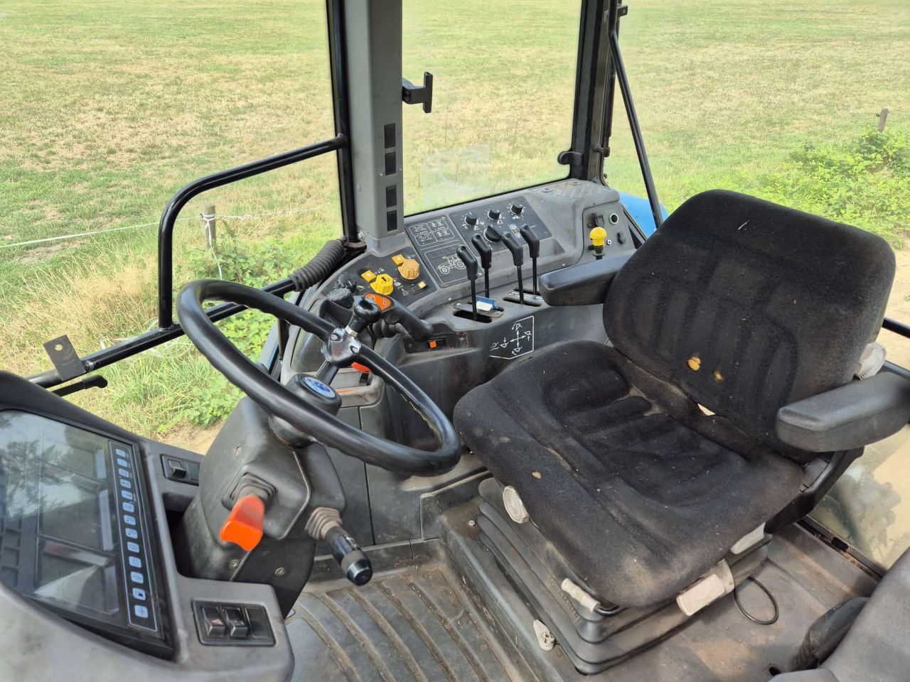 Mooie New Holland 8360 met front hef / pto