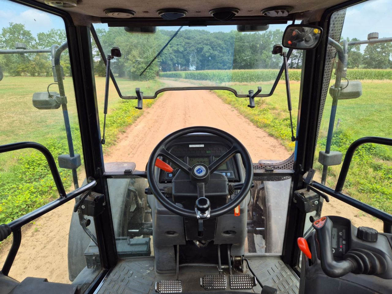 Mooie New Holland 8360 met front hef / pto