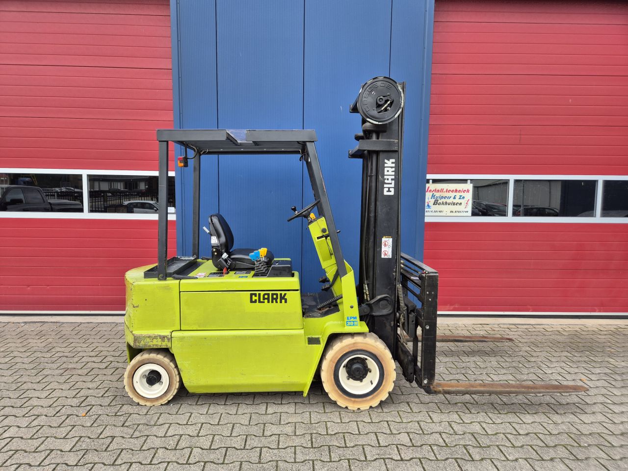 CLARK EPM30 HEFTRUCK 3 TONS MET SIDESHIFT EN VORKVERSTELLER